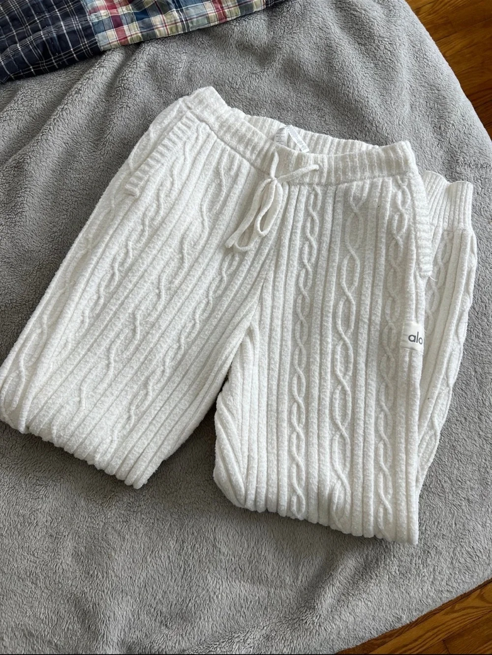 Alo Yoga Cable Knit Winter Bliss Pants Ivory White Small